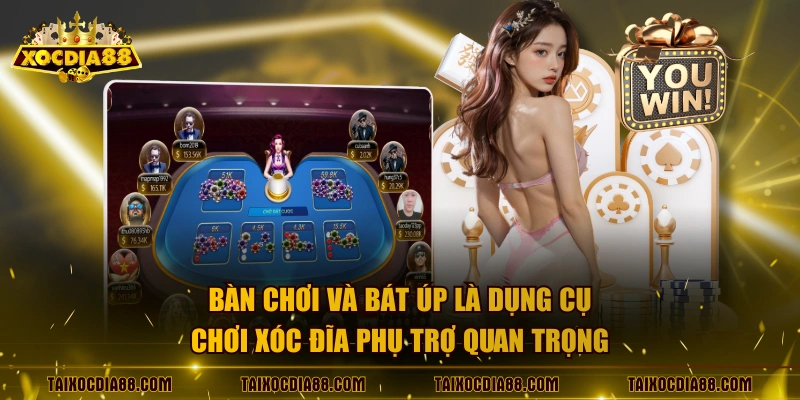 Bàn chơi và bát úp là dụng cụ chơi xóc đĩa phụ trợ quan trọng